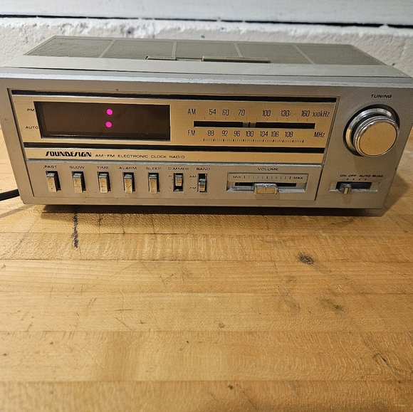 SoundDesign Model #3675-A Clock Radio AM/FM Silver Soundesign Tested&Works - Picture 2 of 5